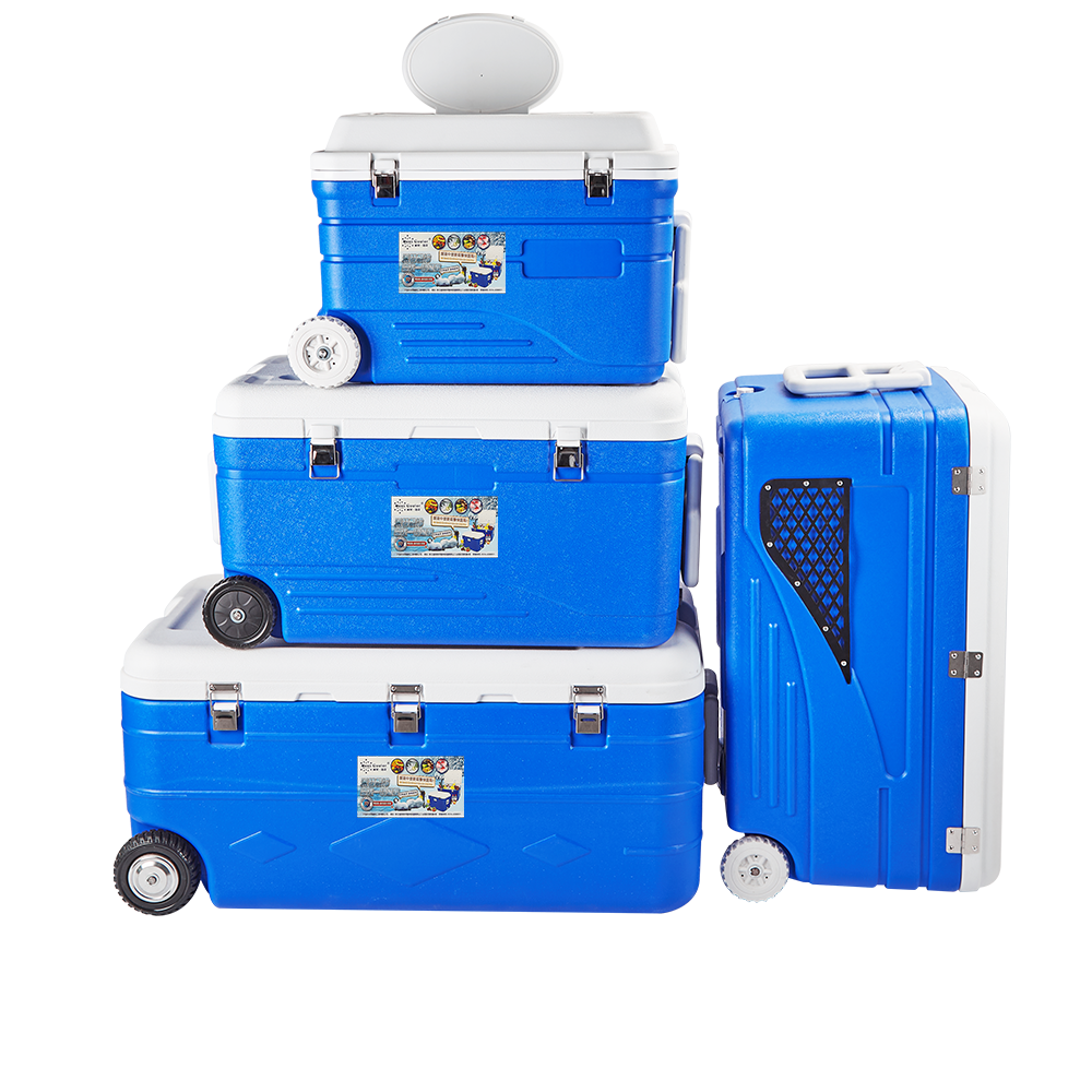 A super-sea fishing tank with a wheel-breather car carrying an outdoor seafood cold-conserving freezer ice drum